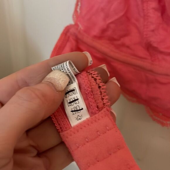 Out From Under Bralette NWOT Small - Picture 7 of 8